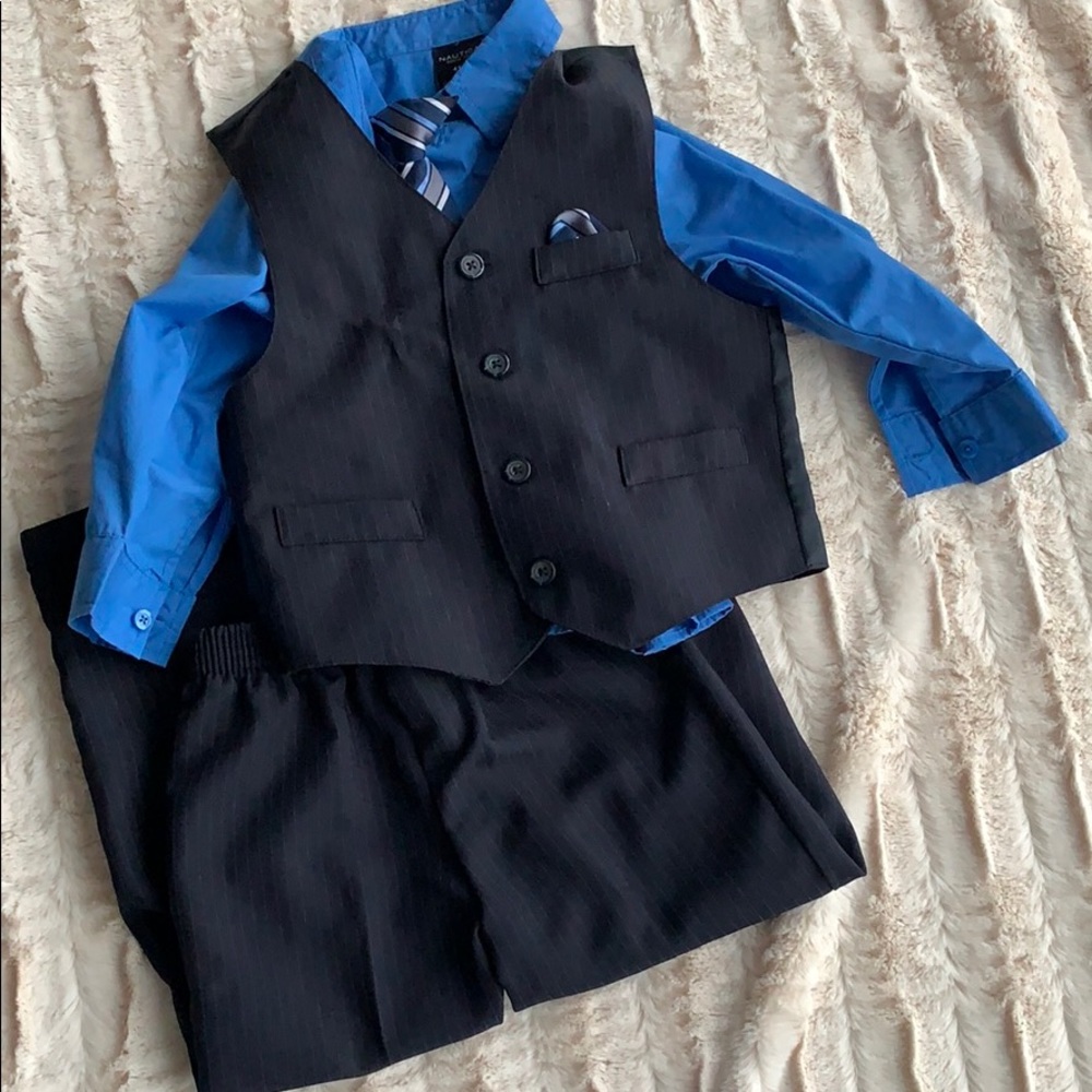 Nautica 4 piece suit 4T